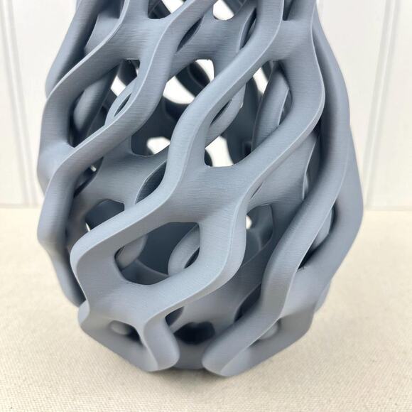 Sculptural Vase, Chain Vase, Wavy Openwork Decorative Vase - Picture 5 of 9